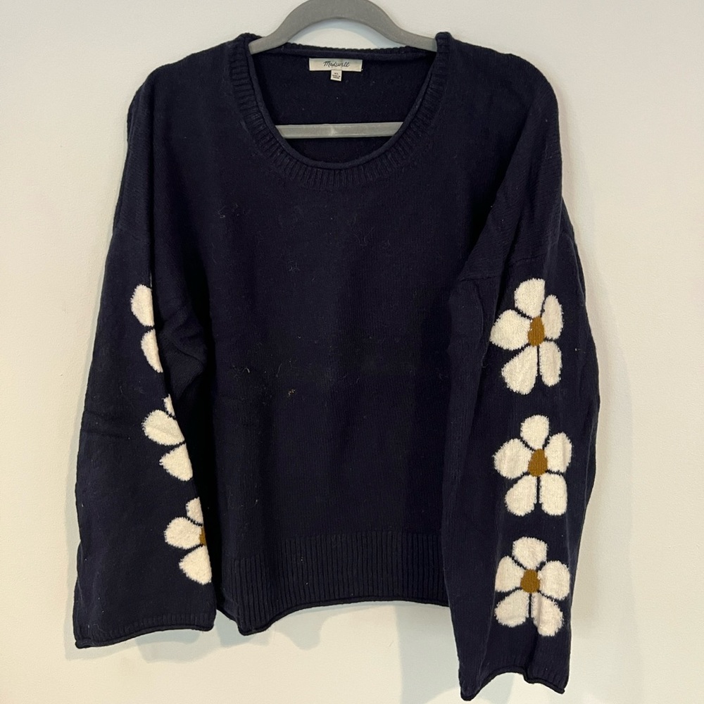 Navy madewell sweater with daisy accent